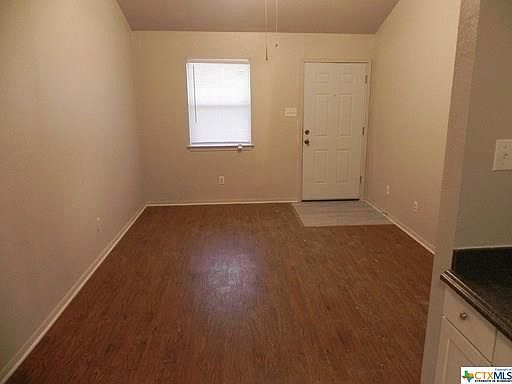 3rd image of 605/607 Hackberry St