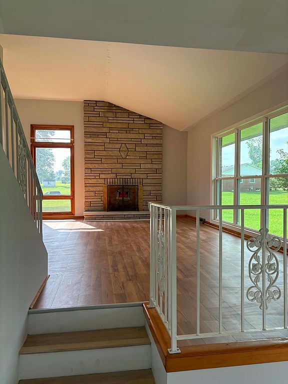 884 Maple St - Property Image