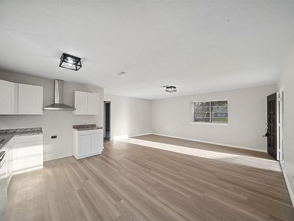 4th image of 602 Reverse St