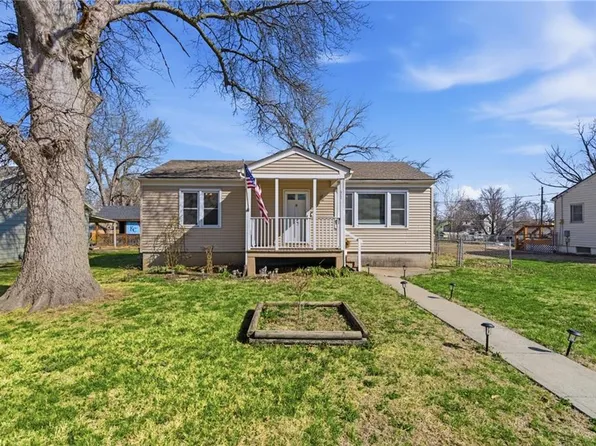 522 Pennsylvania St, Leavenworth, KS 66048