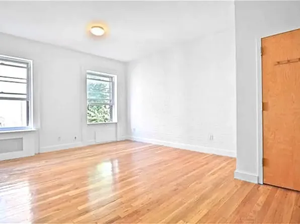 361 West 20th Street image 1 of 6