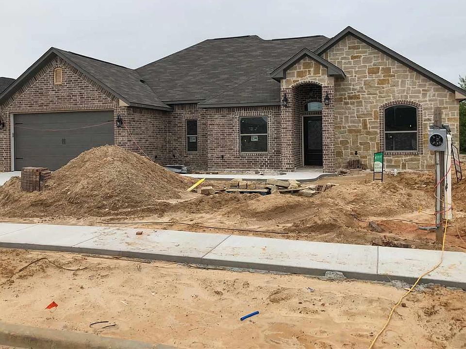 2nd image of 449 Wellington Pl