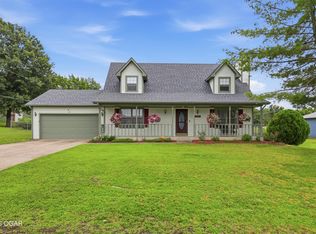 907 Country Side Dr, Webb City, MO 64870