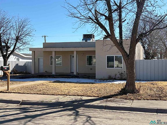 2nd image of 907 W Dallas Ave