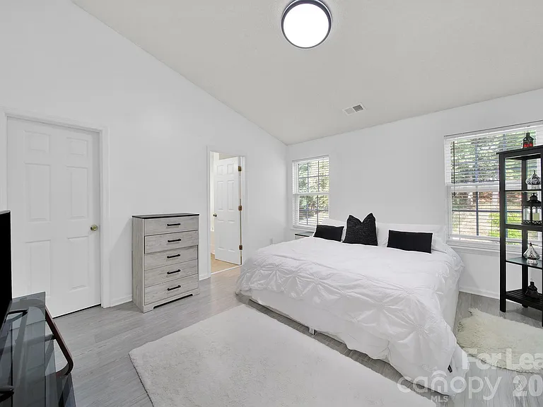 10541 Haddington Dr NW — Photo 22