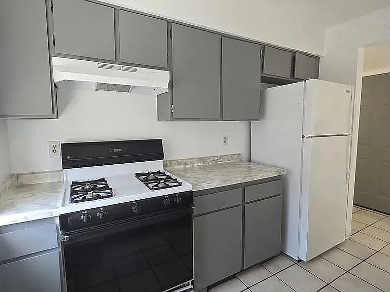 320 Geraldine Loop SE #A — Photo 8