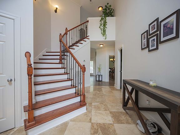 5th image of 3302 Robinwood Dr