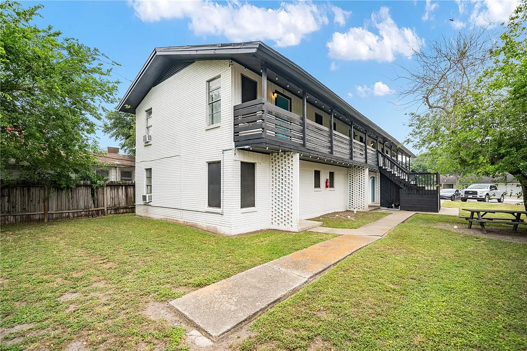 1 bed, 3834 sqft, $800 — Photo 1