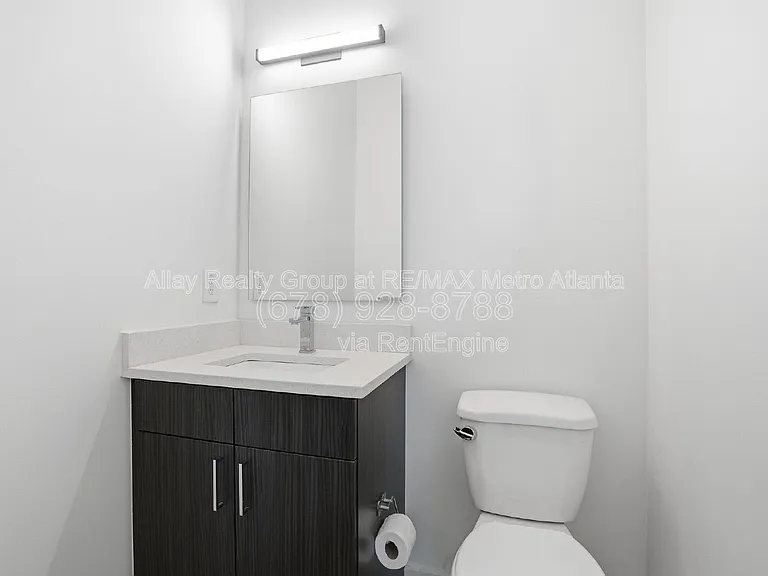 1463 La France St NE #8 — Photo 13
