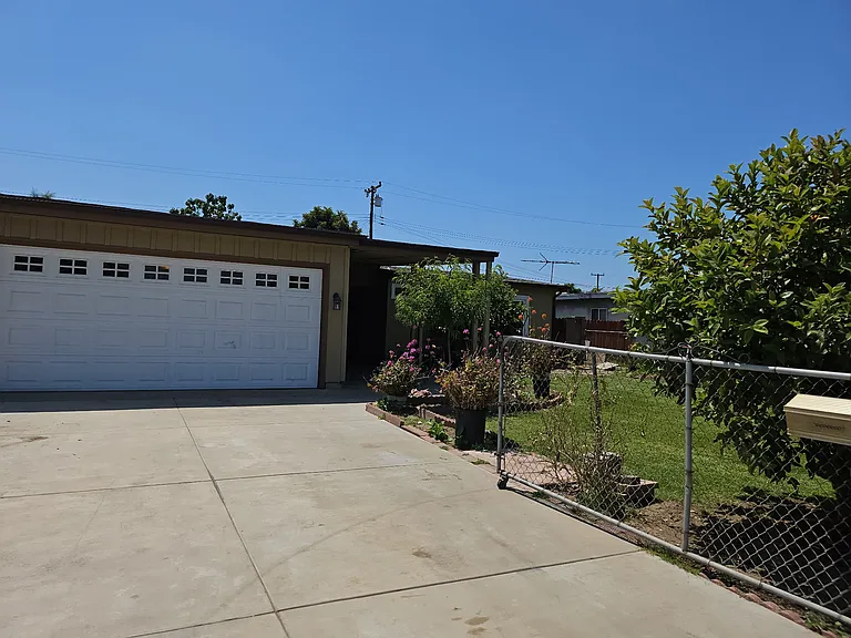 Desser Ln — Photo 2