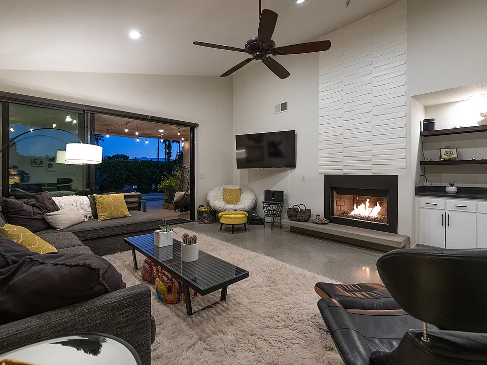 2868 Sundance Cir W