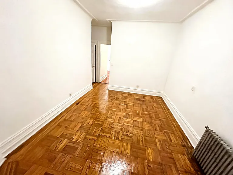 907 Summit Ave #3 — Photo 3