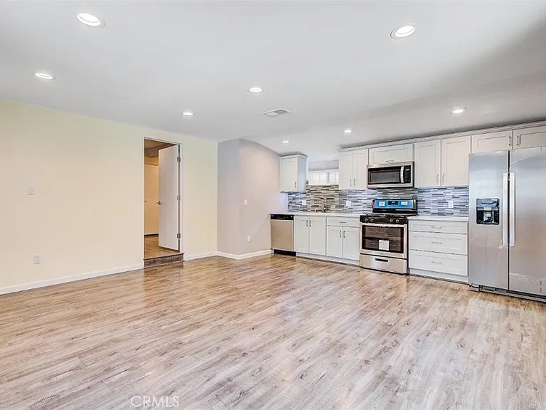 6854 Gentry Ave #ADU — Photo 7