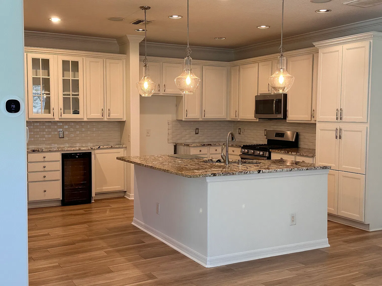 4 bed, 3.5 bath, 2863 sqft, $4,395 — Photo 4