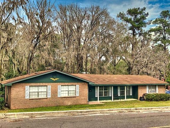 2nd image of 410 NW Palm Dr
