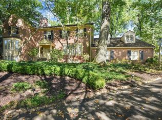 465 Woodland Hills Dr, Pittsburgh, PA