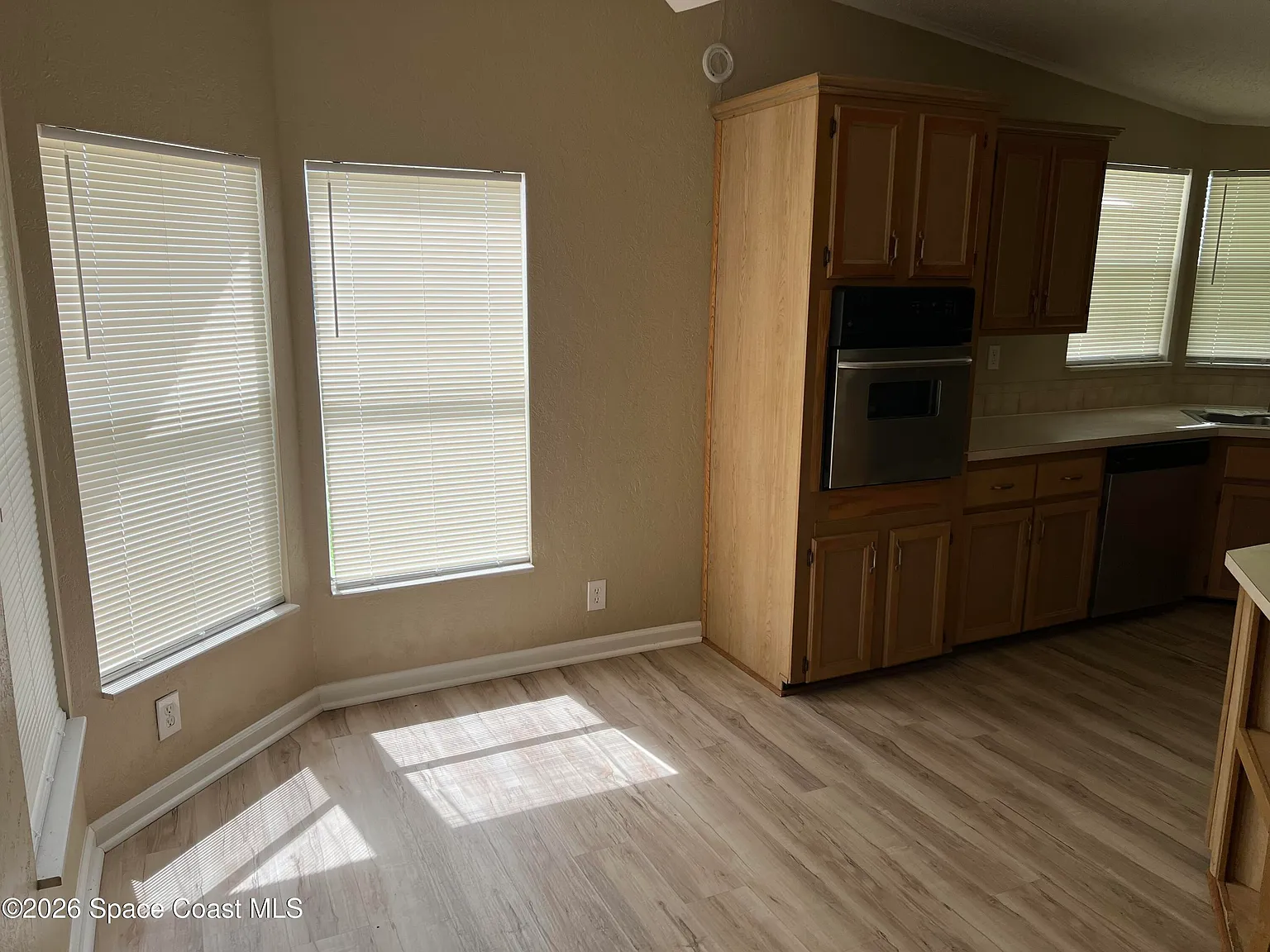 2 bed, 2.0 bath, 1099 sqft, $1,600 — Photo 3