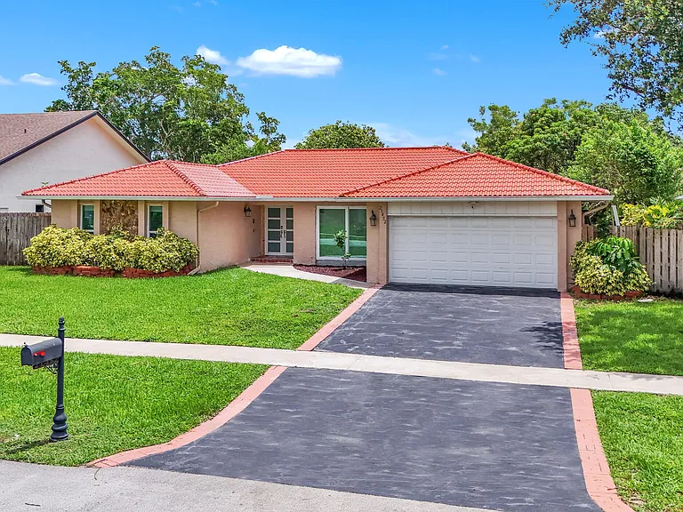21452 Woodchuck Ln — Photo 40