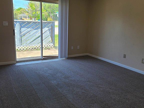 2nd image of 1608 Green Briar Pkwy APT 2