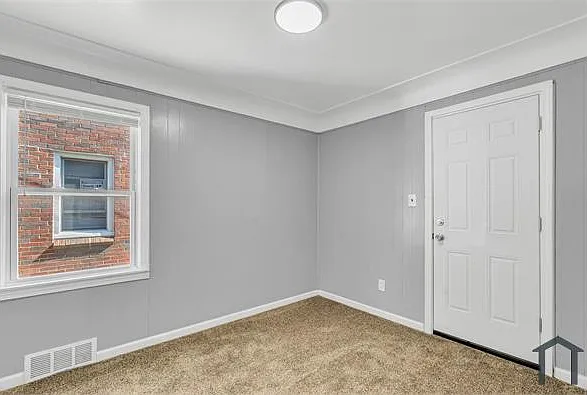 9460 Lakepointe St — Photo 15