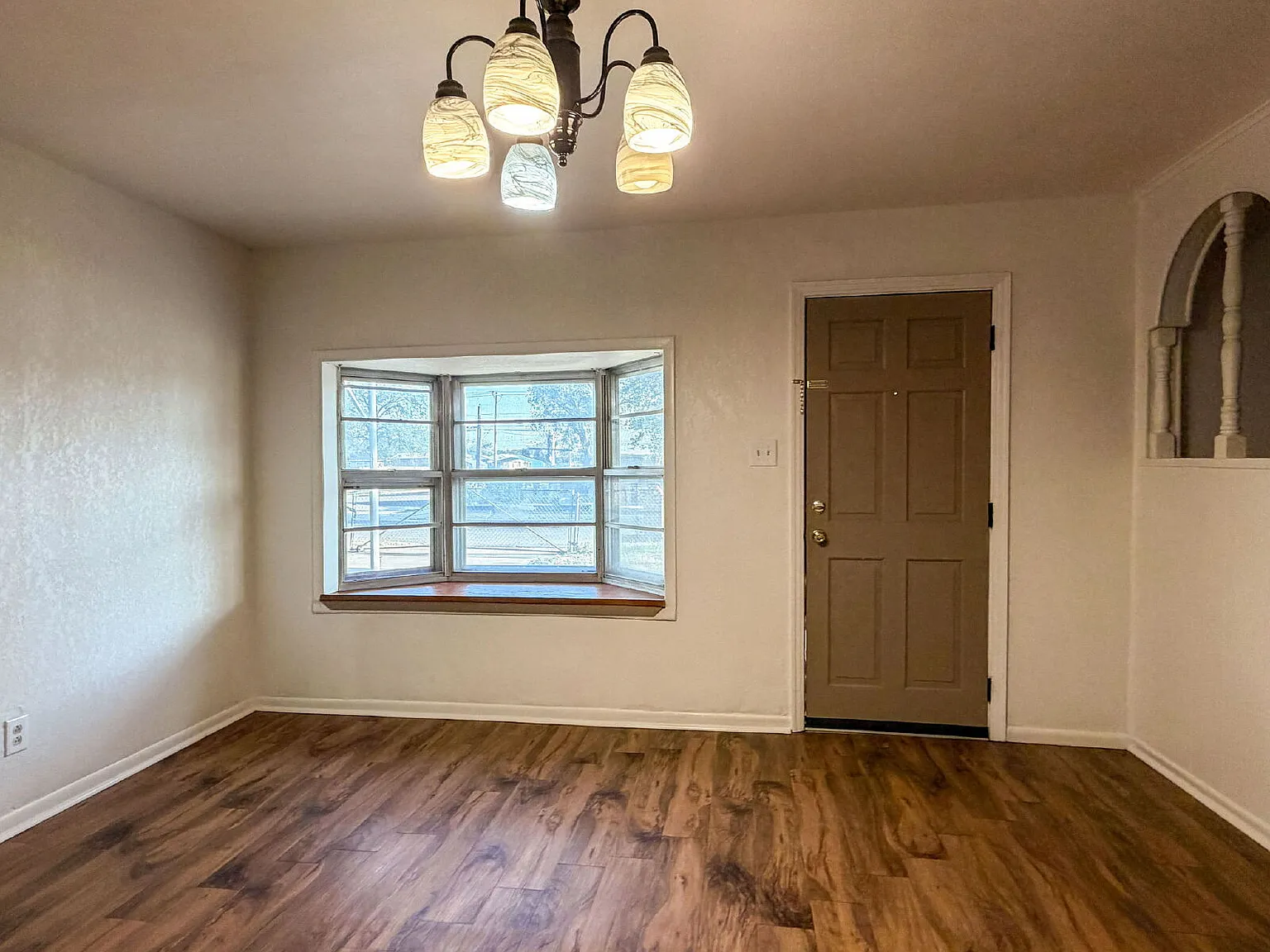 3 bed, 1.0 bath, 1400 sqft, $1,500 — Photo 4
