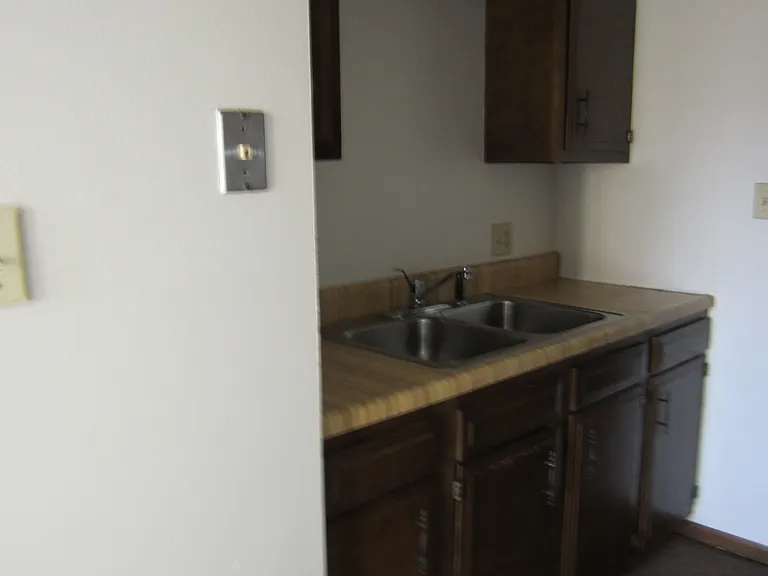 (617-629 East Grand)The Next Best Thing To Campus Housing!! — Photo 5