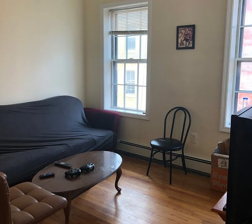 28 Phillips St #8