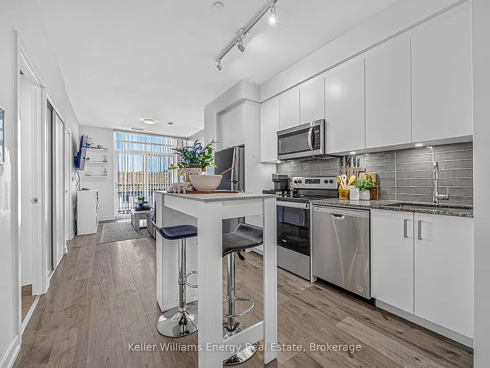 1010 Dundas St E #301