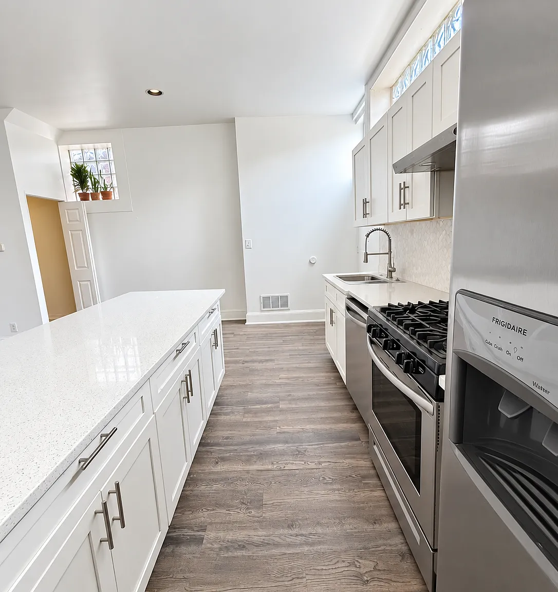 221 Poplar St — Photo 3