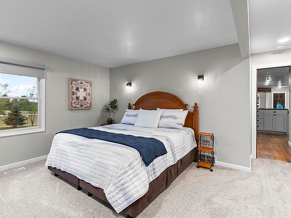4th image of 47527 255th St