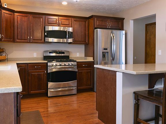 2nd image of 104 Babette Dr