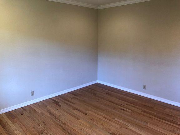 3rd image of 927 Mangrove Ave APT 3