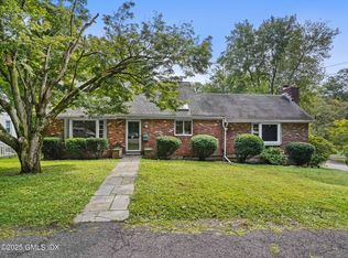 11 Perna Ln, Riverside, CT 06878