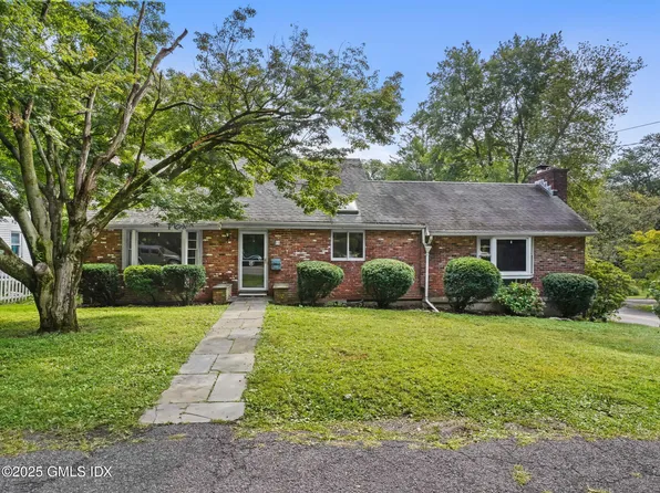 11 Perna Ln, Riverside, CT 06878