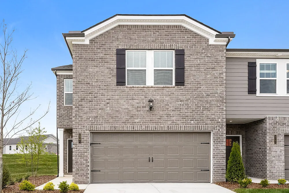 3 bed, 2.5 bath, 1834 sqft, $2,060 — Photo 1
