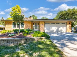 6188 N River Trail Dr, Milwaukee, WI 53225