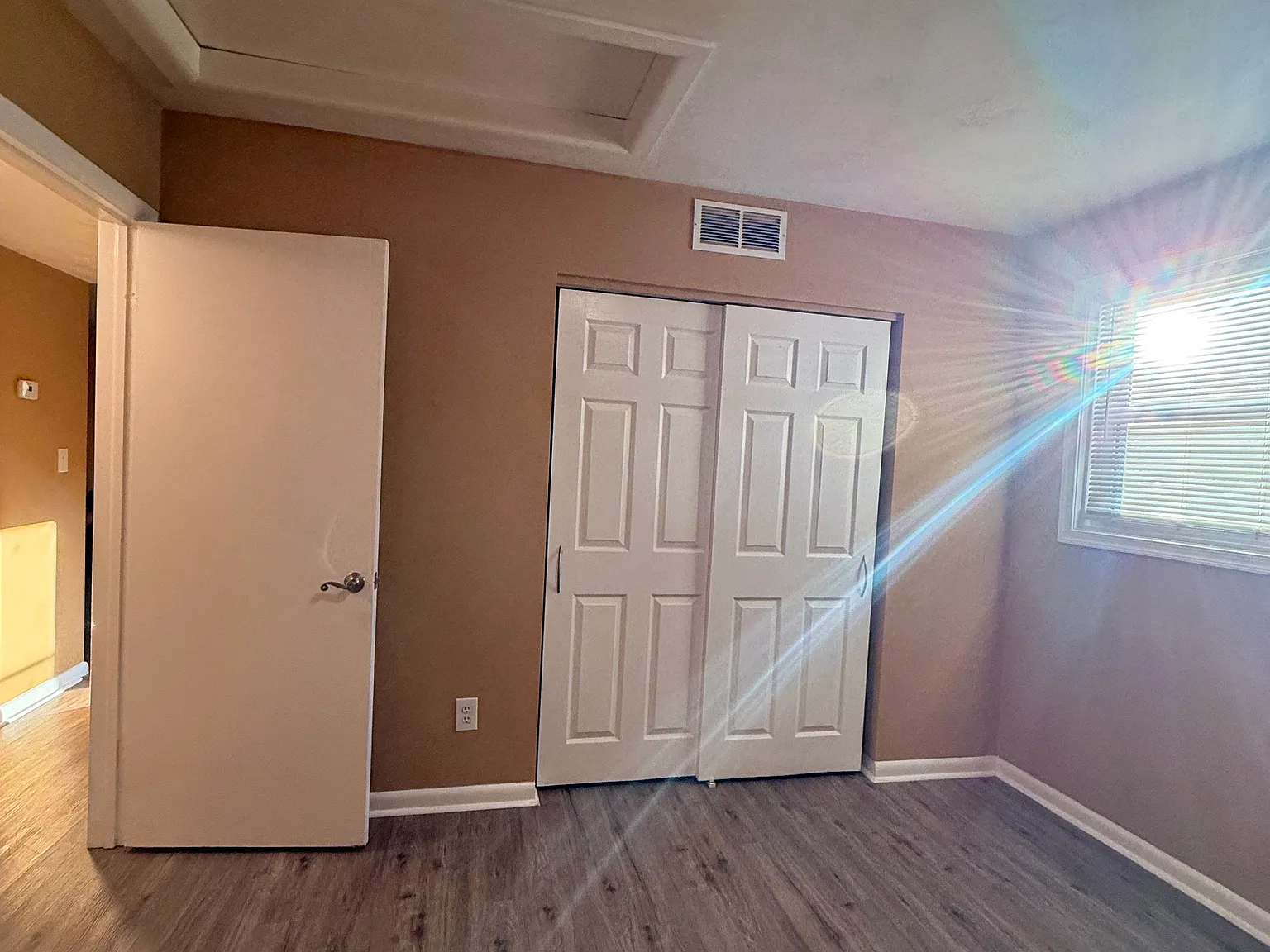 1022 E Balview Ave — Photo 3