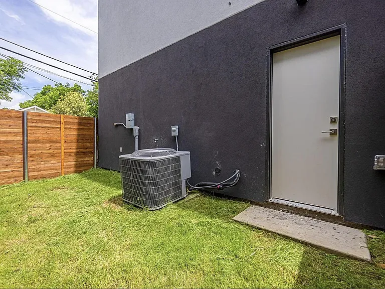 4818 Manett St #102 — Photo 25