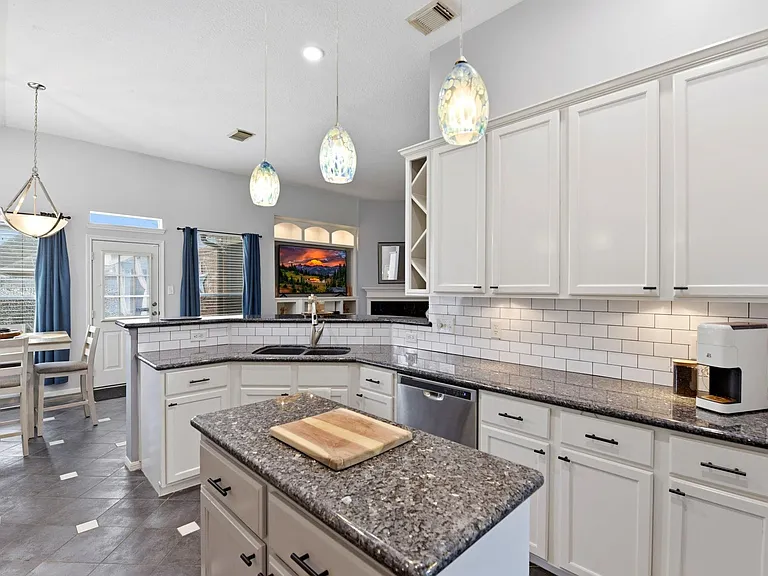 2105 Mossy Trail Dr — Photo 16