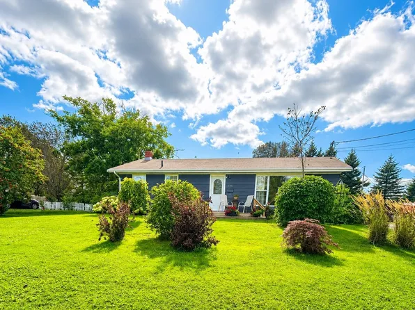 113 Maple Ave, Charlottetown, PE C1A 6G4