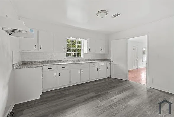 2537 3rd St NE — Photo 7