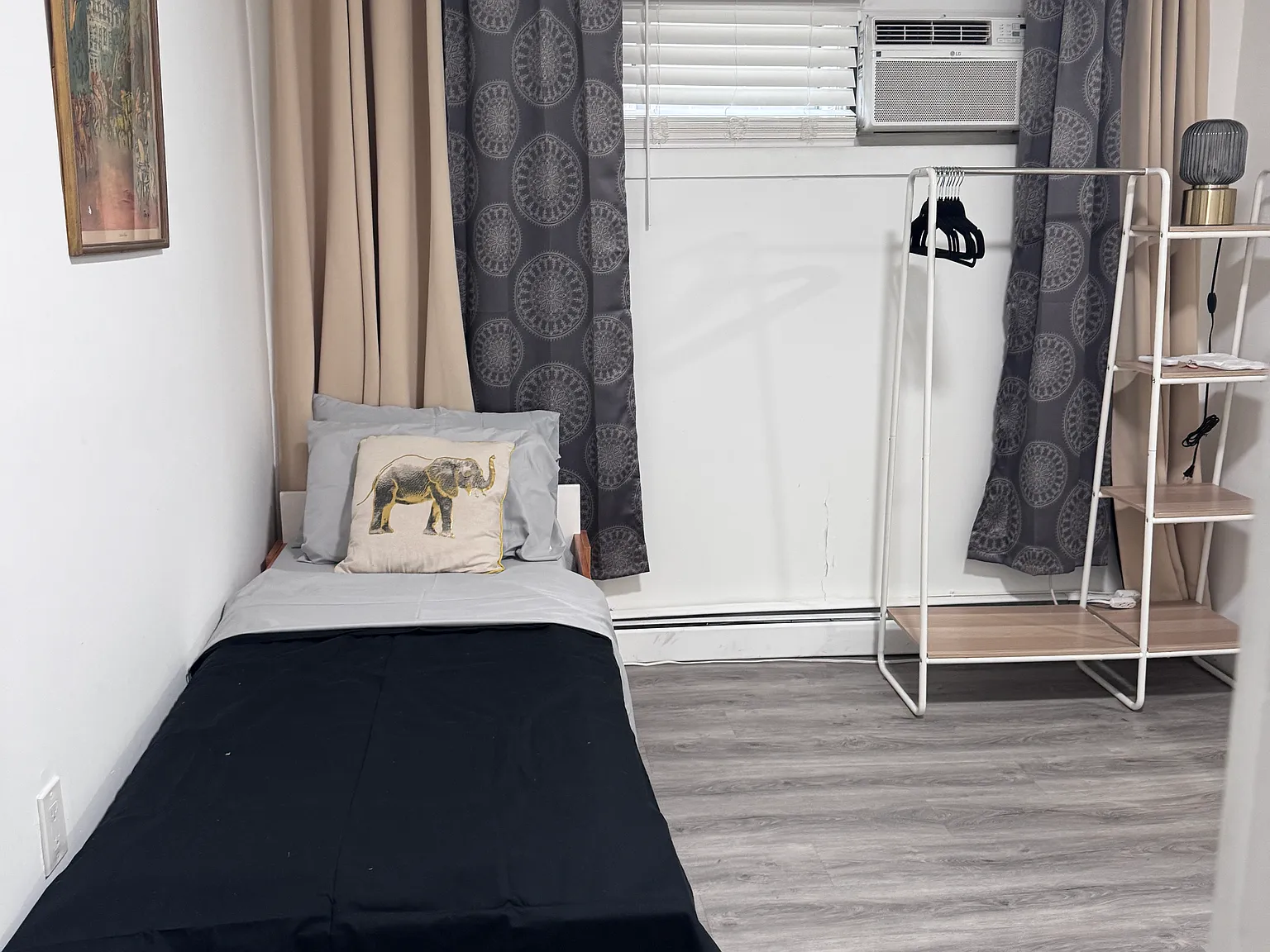 3 bed, 900 sqft, $1,200 — Photo 3