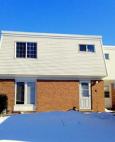 1st image of 34W625 Elm Ct APT A