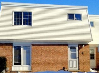 34W625 Elm Ct APT A, St Charles, IL 60174