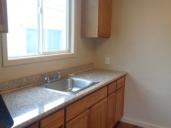 4th image of 649 Elm St #2