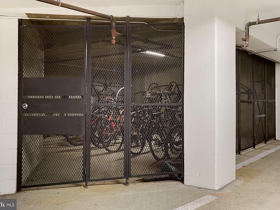 4th image of 2400 Clarendon Blvd APT 307