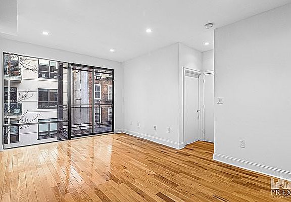 4th image of 331 E 81st St #4RR
