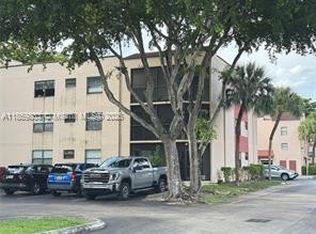 3410 Foxcroft Rd APT 301, Hollywood, FL 33025