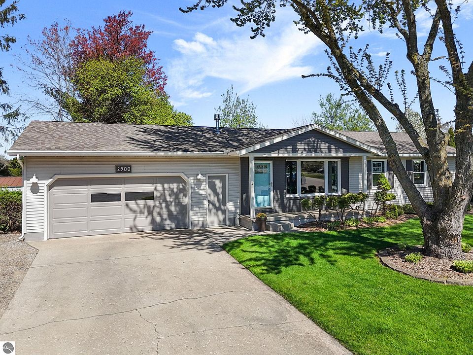 1st image of 2900 Victoria Dr