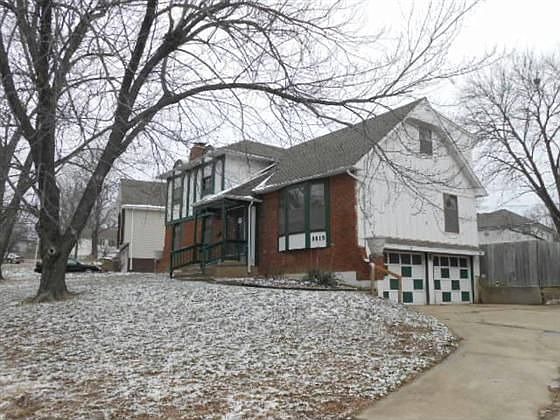 1st image of 9815 Woodland Ln